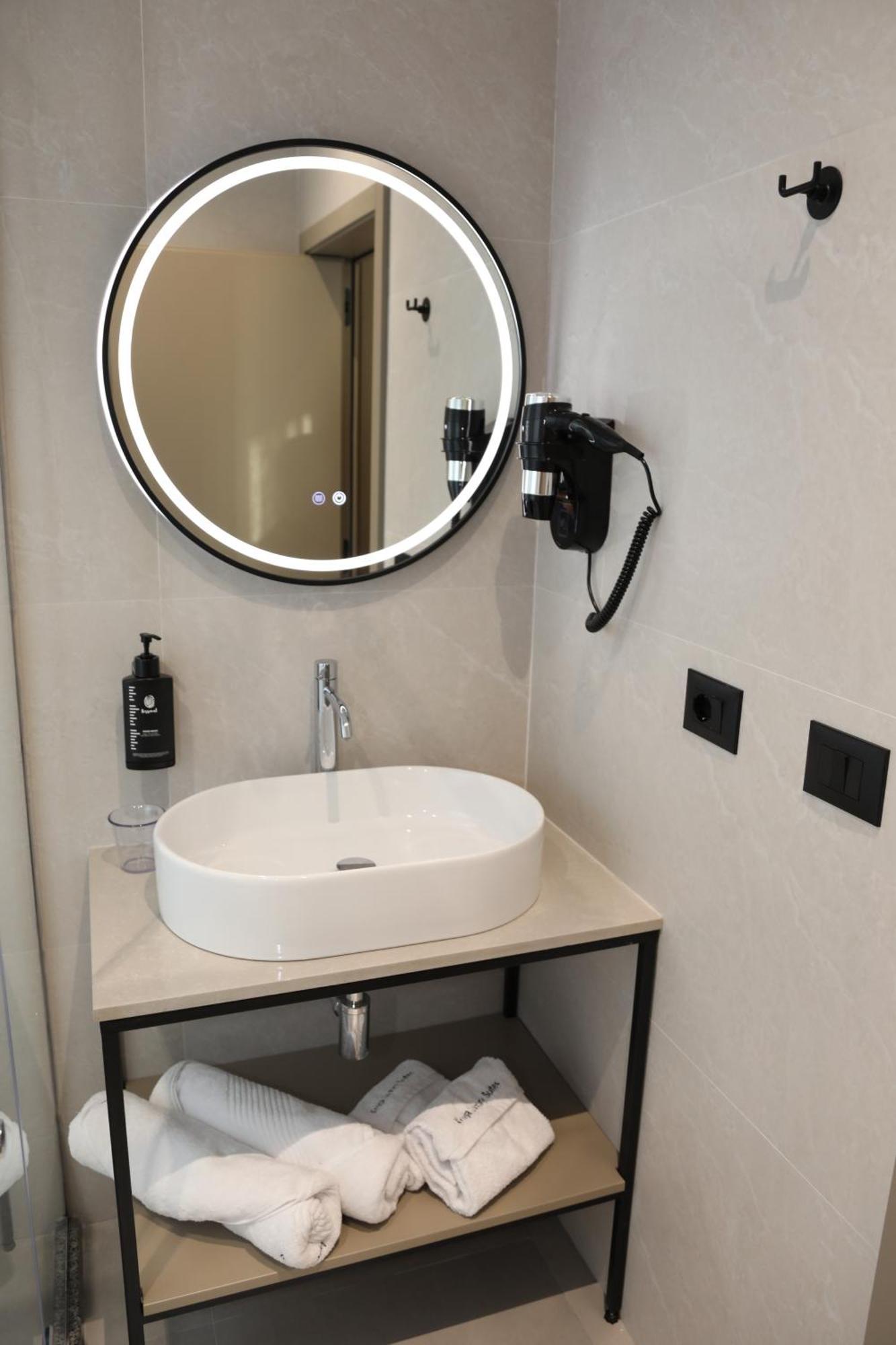 Kruja Luxury Suites Rum bild